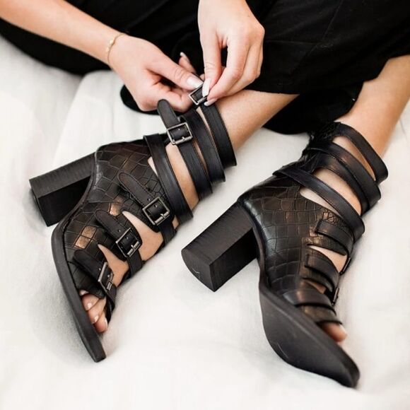 vintage foundry Shoes - Vintage Foundry Co Women's Lauralyn gladiator Heel Sandal Sz 10